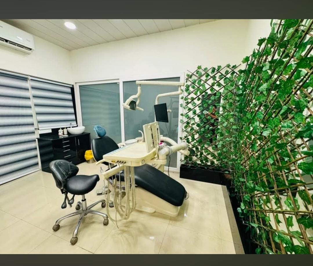 Premium Dental Clinic for Sale — Noida — turnkey, 2 operatories, iTero scanner, diode laser (Asking ₹35 Lakh)