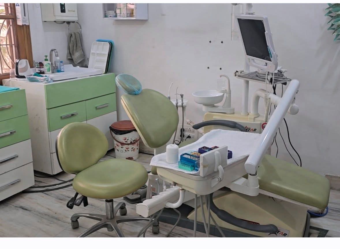 Dental chair — fully functional, excellent condition