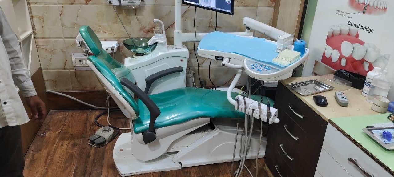 Dental chair, X-ray unit & clinic equipment — Laxmi Nagar, Delhi