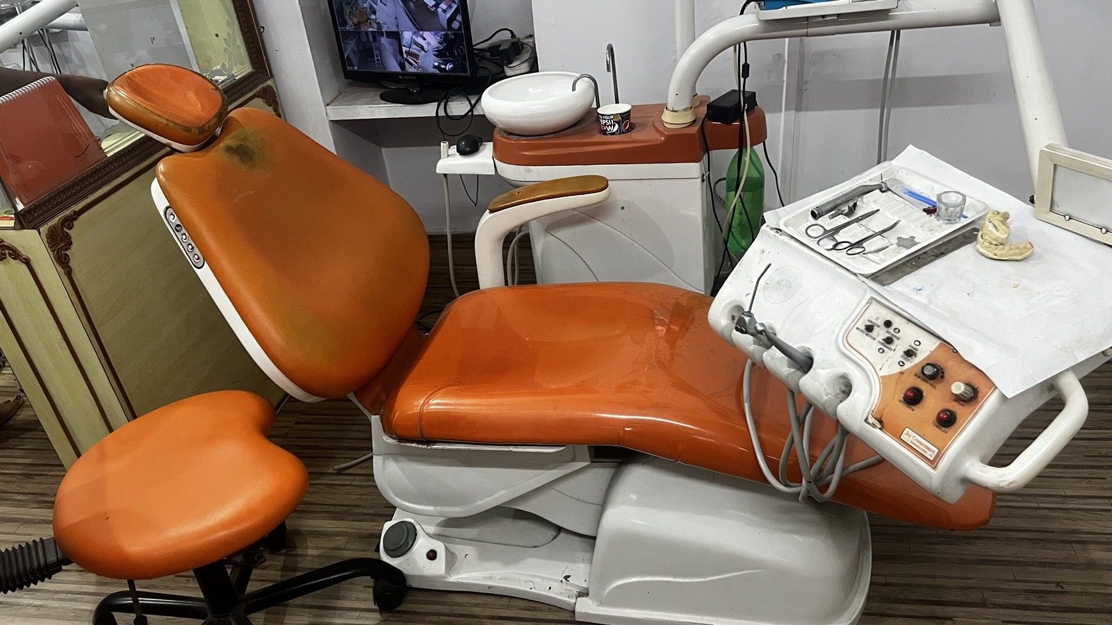 dental chair for sale both electrical and manual